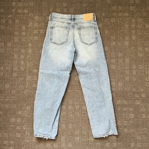 Baggy Mid-Rise Ripped Jeans - Picture 3 of 3
